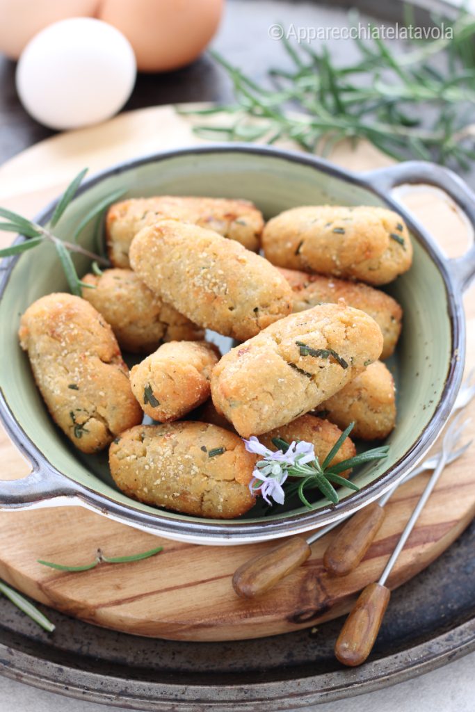 croquetten van brood, eieren en kaas