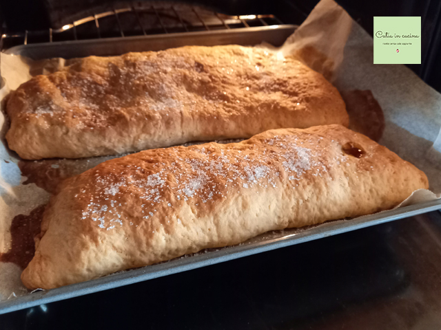 Deeg gevuld met vijgen koken