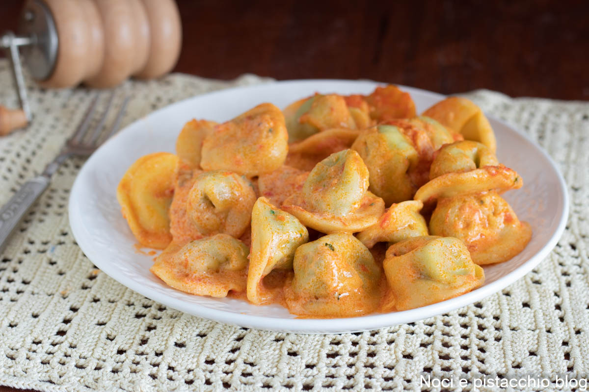 Gevulde Cappellacci met Saus