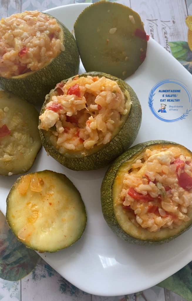 Gevulde courgettes met rijst in de pan