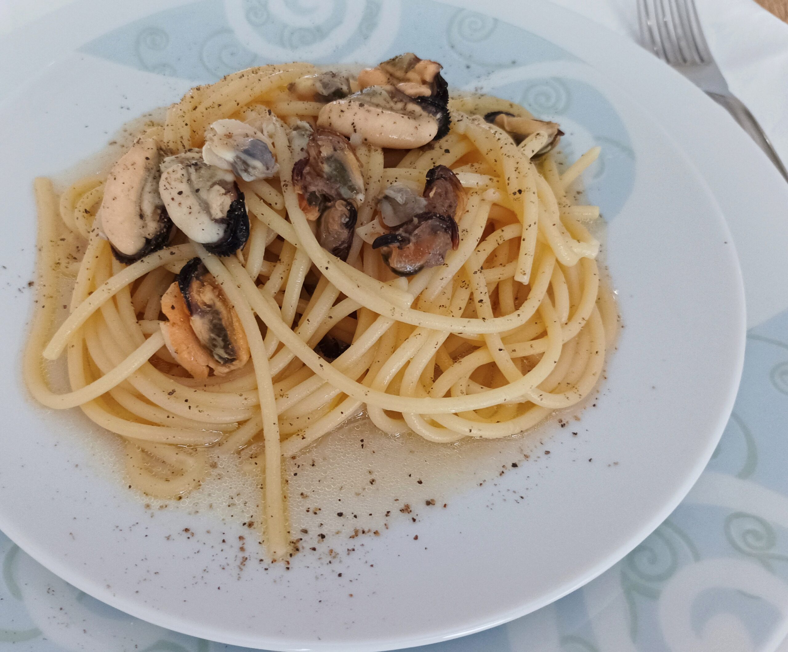 Spaghettoni met lupini en mosselen