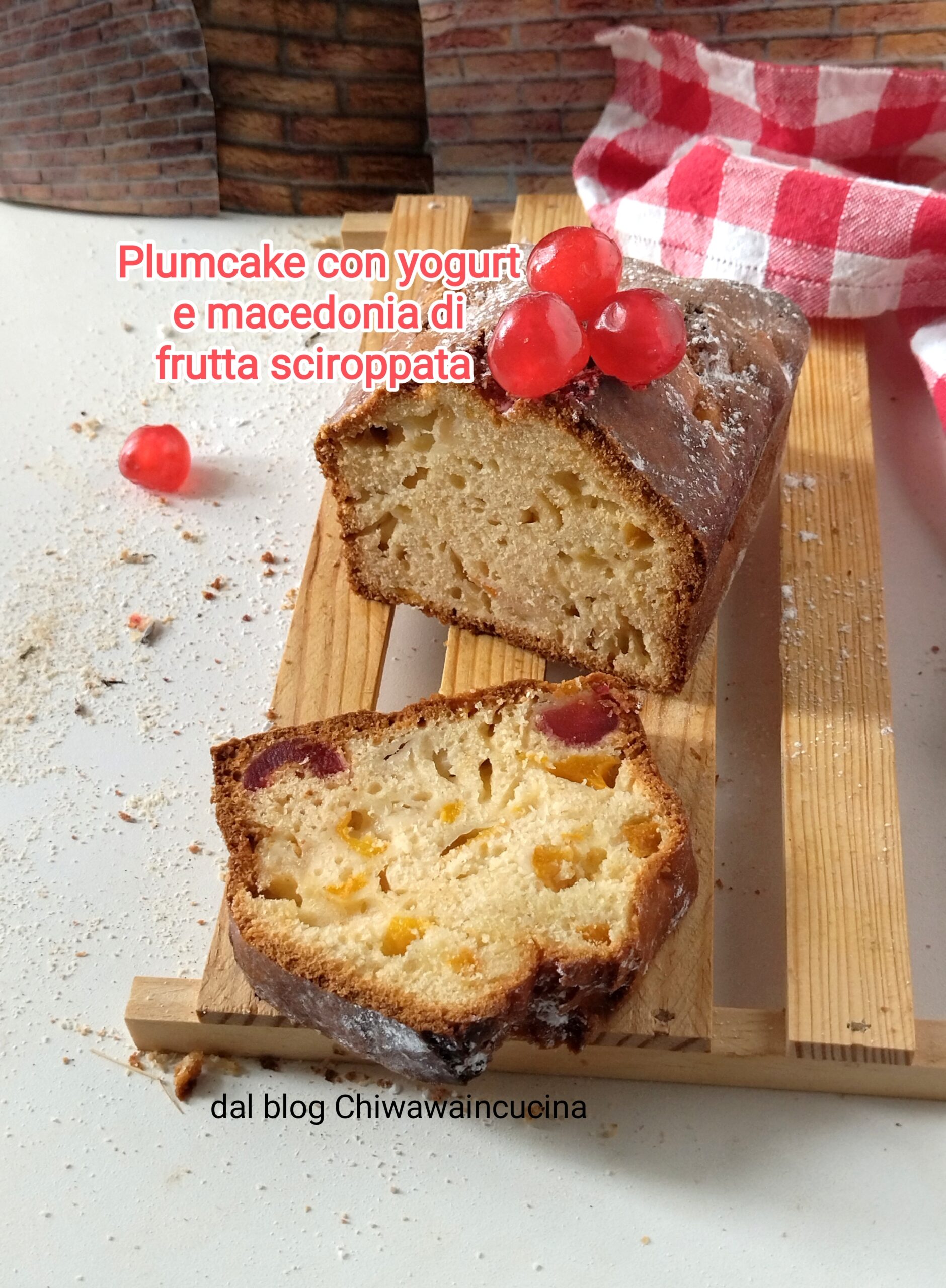 Plumcake met yoghurt en gesuikerde fruitsalade