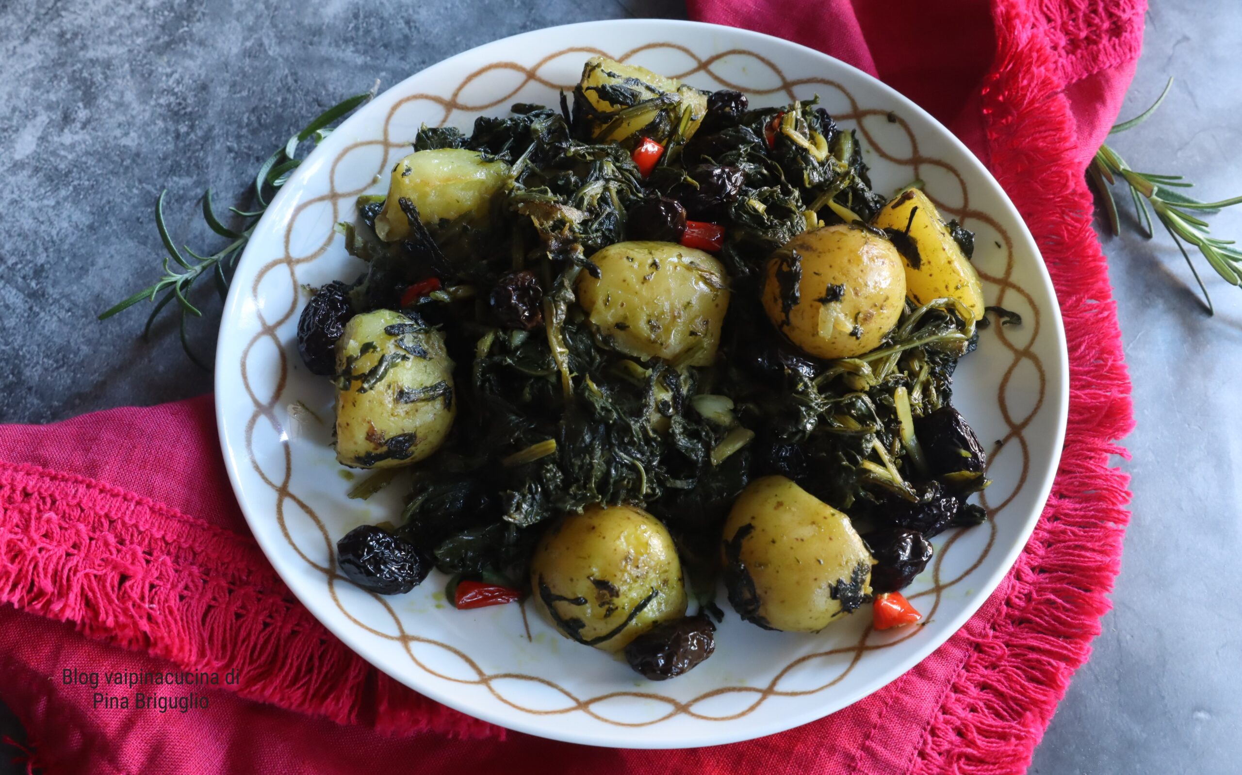 Kool met aardappelen en olijven