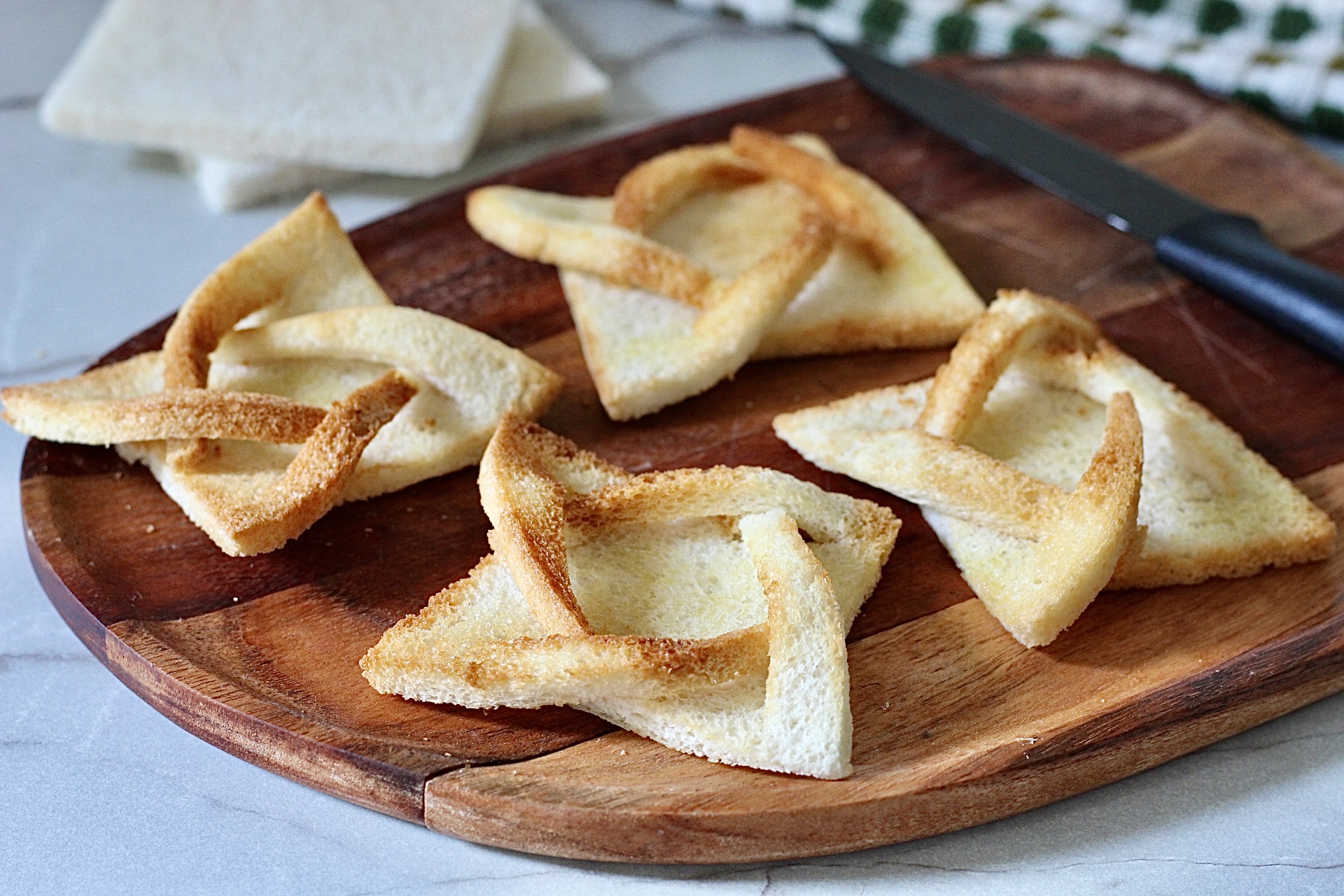 Hoe je sandwichbrood spiralen maakt voor originele voorgerechten