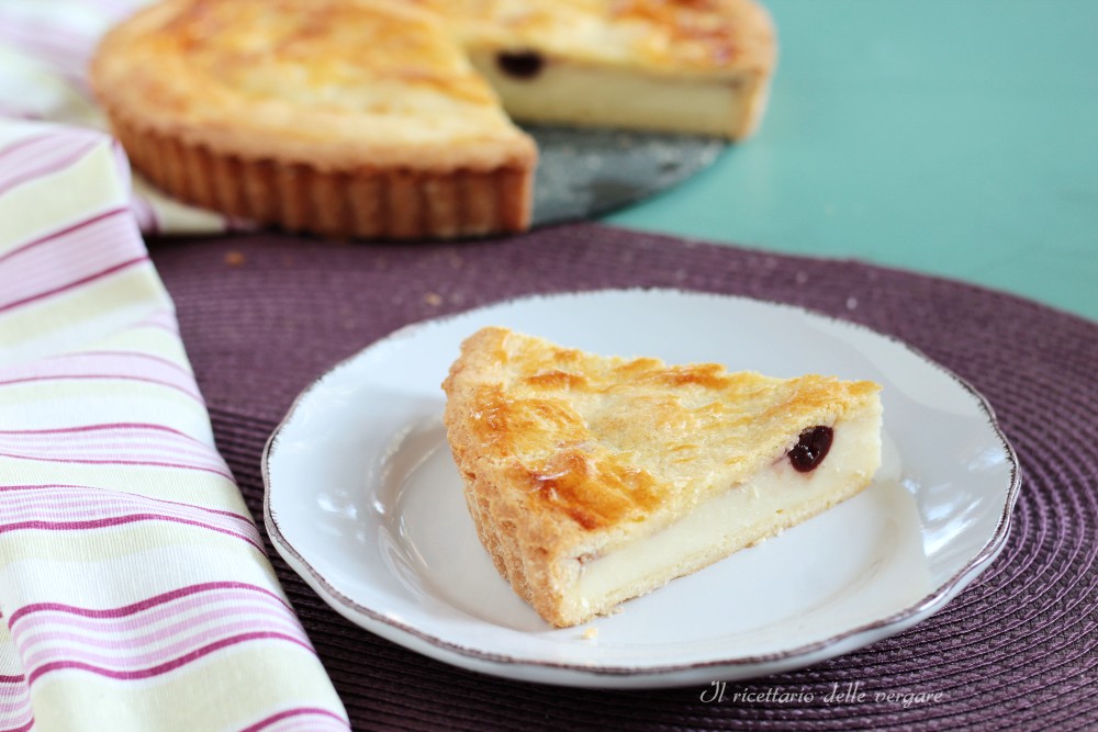 Pasticciotto Taart met Crème en Amarena Kersen