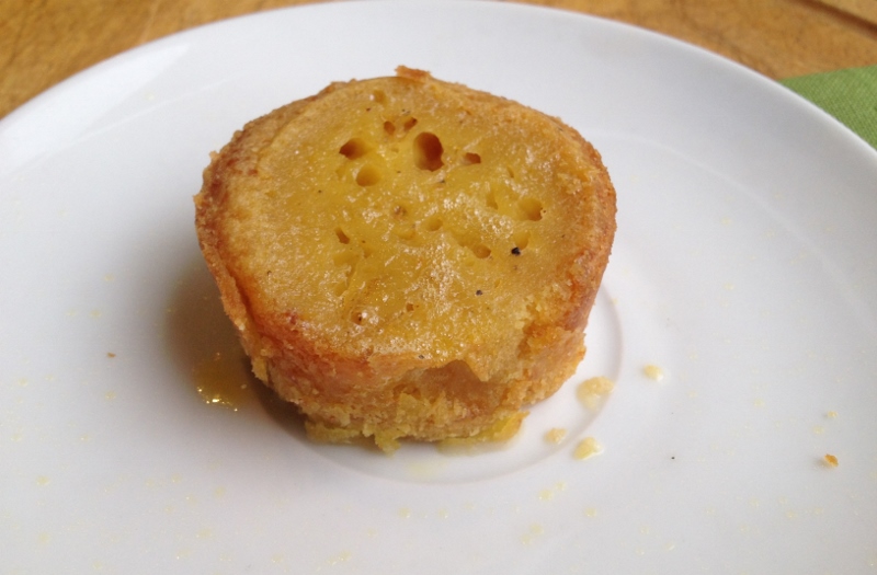 Smeltende kaaspudding met gemengde kazen