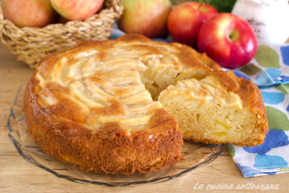 Appeltaart zonder mixer – snel, zacht, vochtig en rijk aan appels