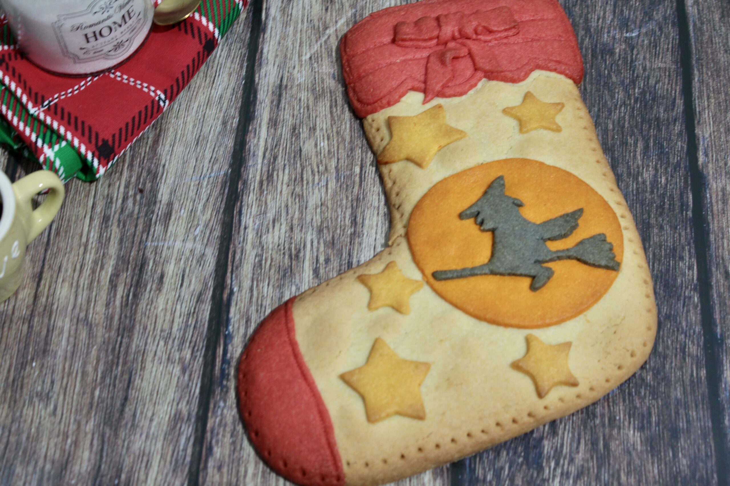 Schoen van de Befana van zanddeeg gevuld met hazelnootcrème