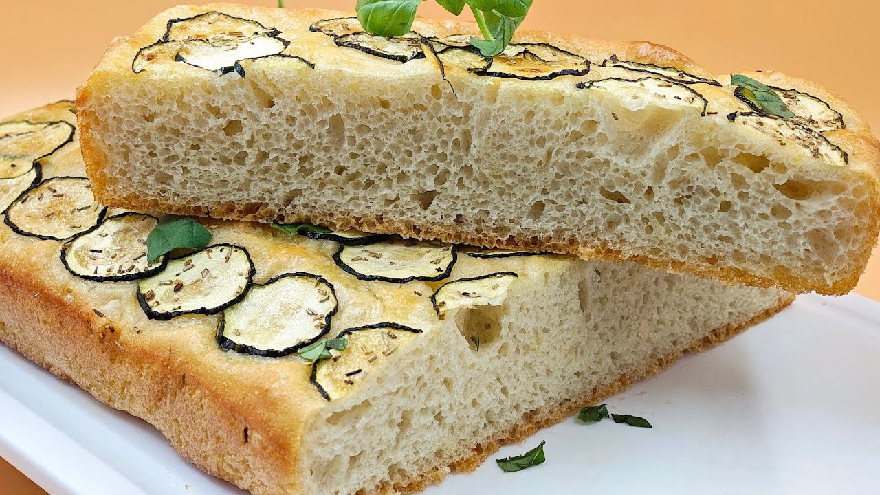 Hoge focaccia met courgettes: luchtig en smakelijk recept