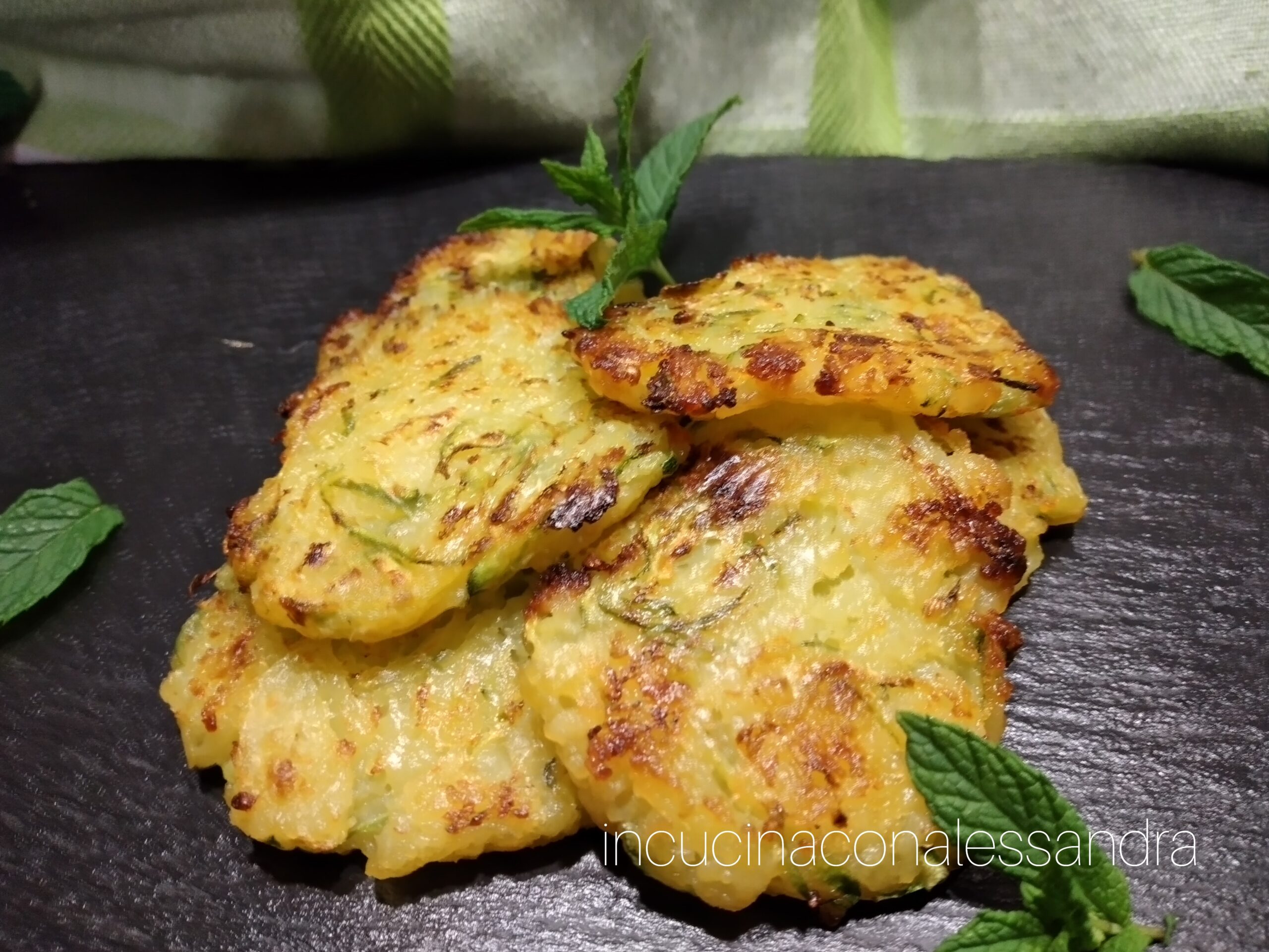 Rösti of courgette- en aardappelpannenkoeken