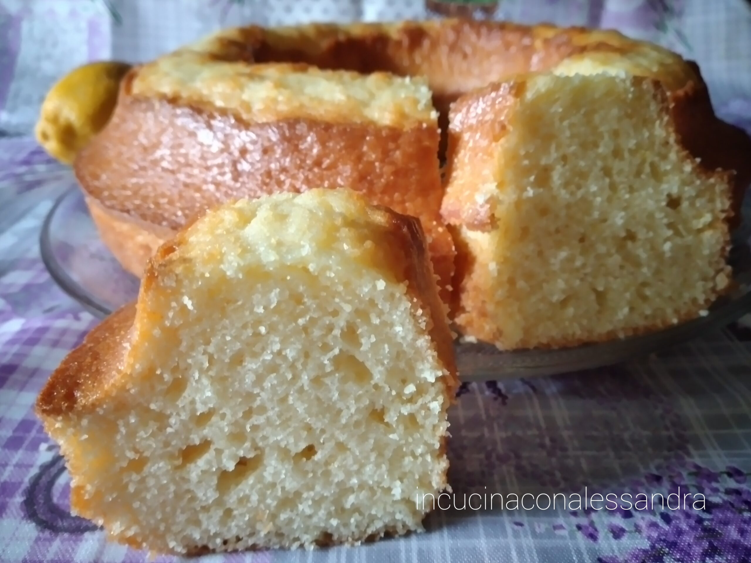 Yoghurt- en citroencake in tulbandvorm