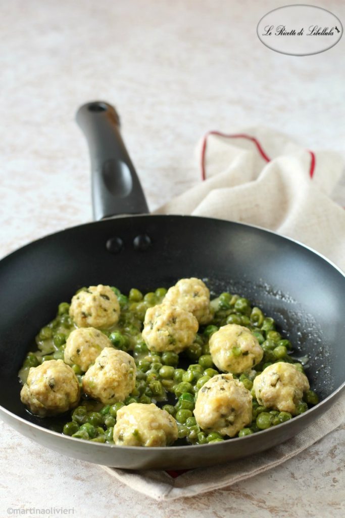 Kalkoenballetjes met erwten en gorgonzola