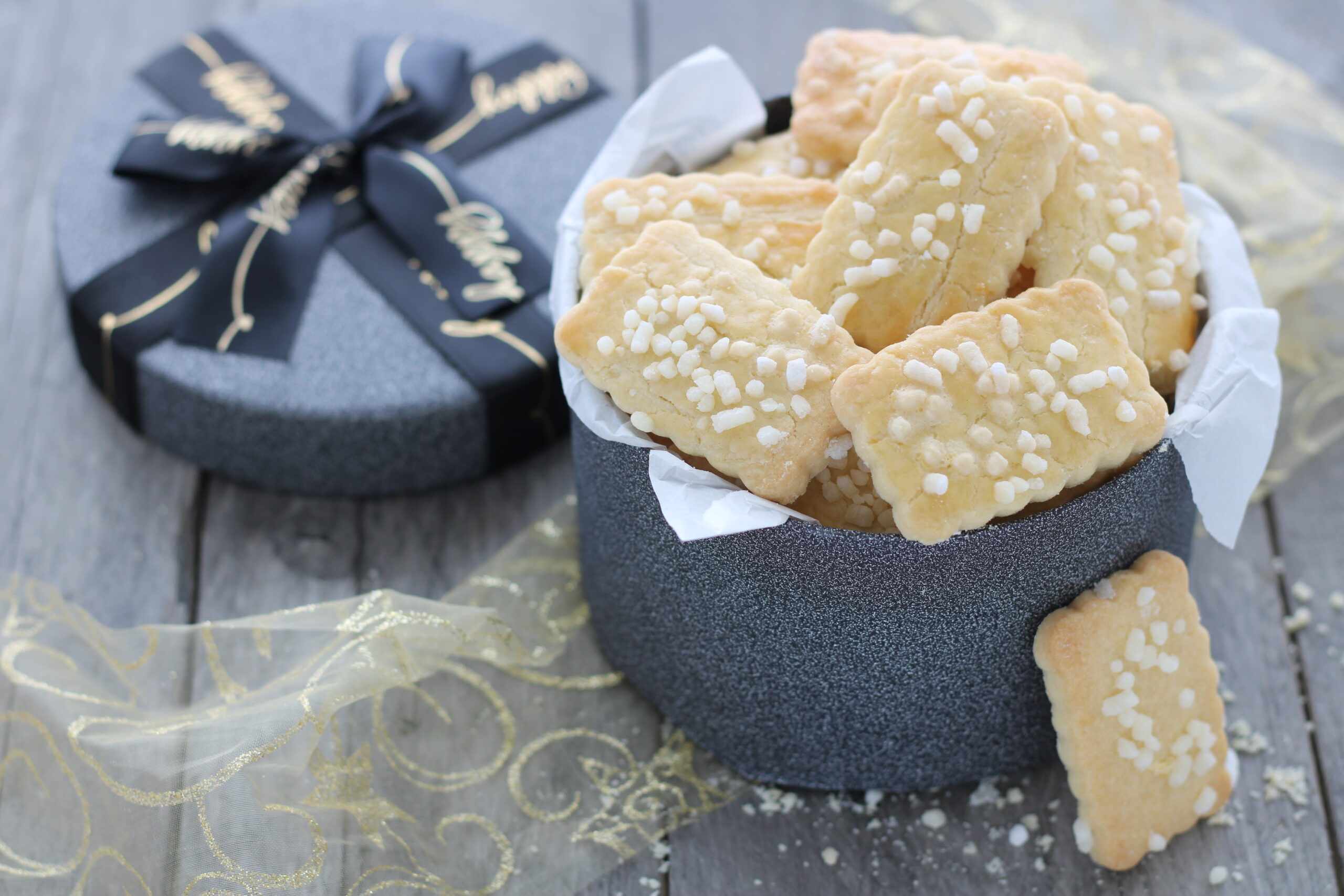 BOTERKOEKJES MET SUIKERKORRELS