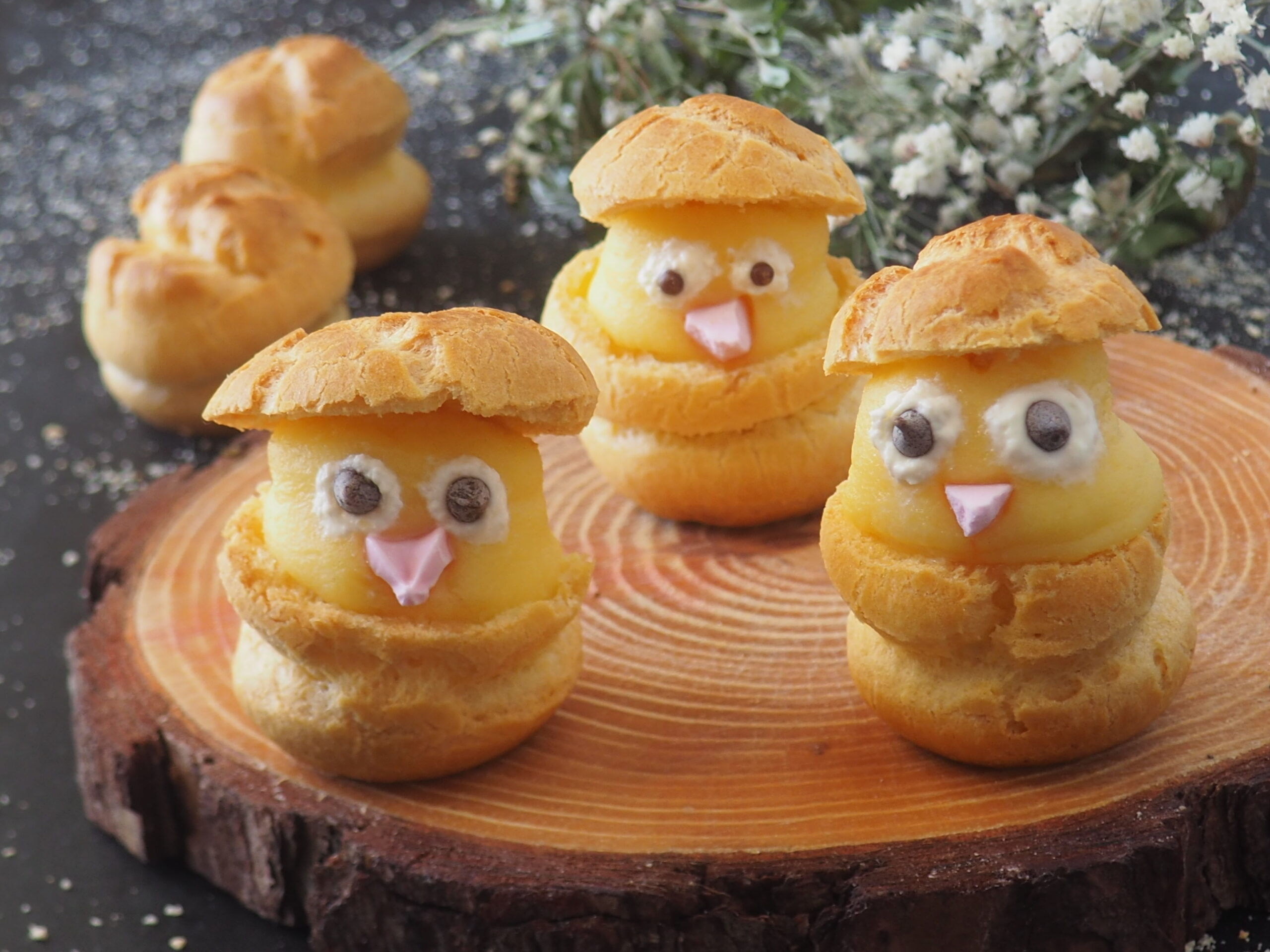 Kuikentjes soesjes gevuld met banketbakkersroom