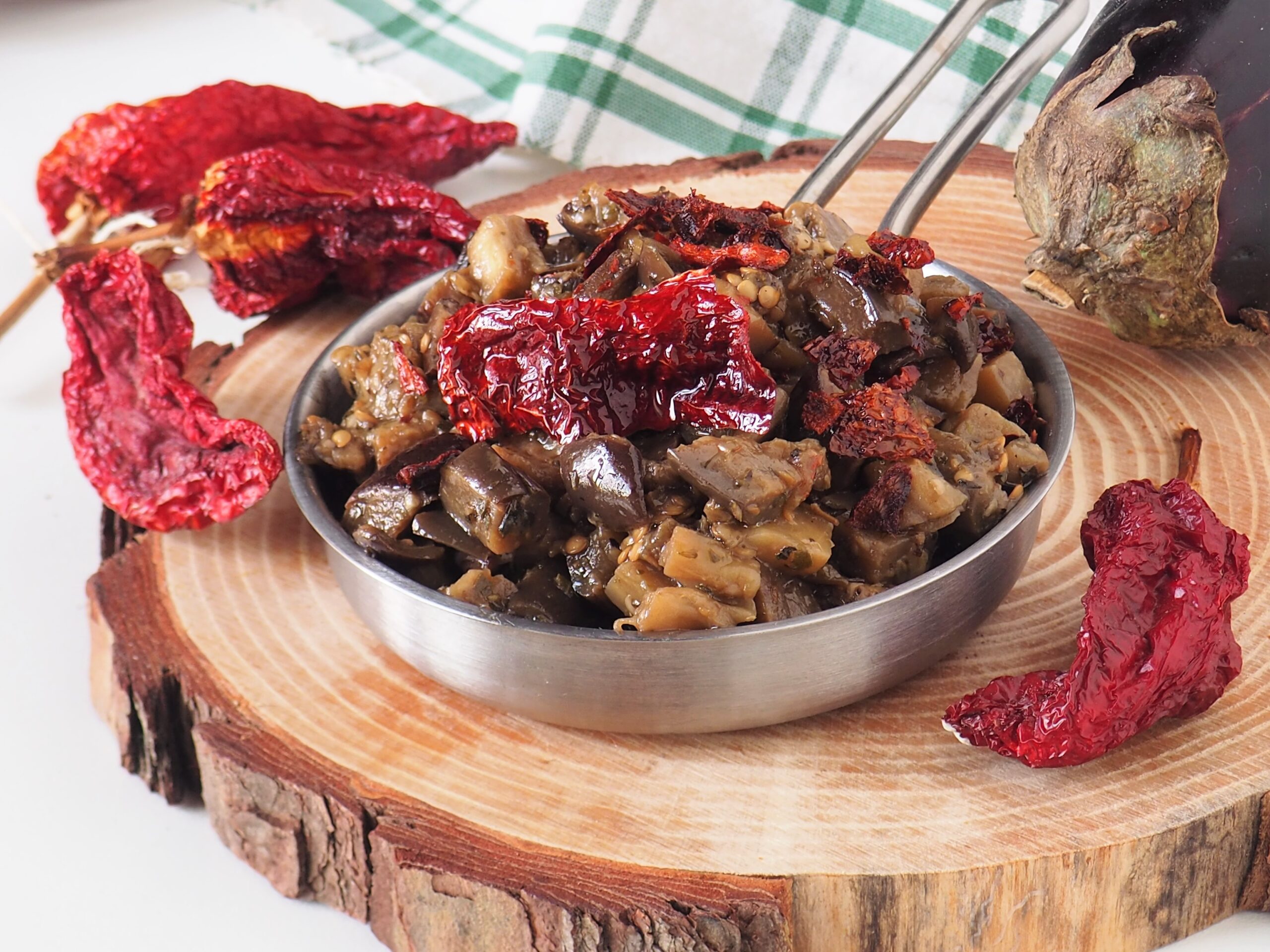 Aubergines met peperoni cruschi