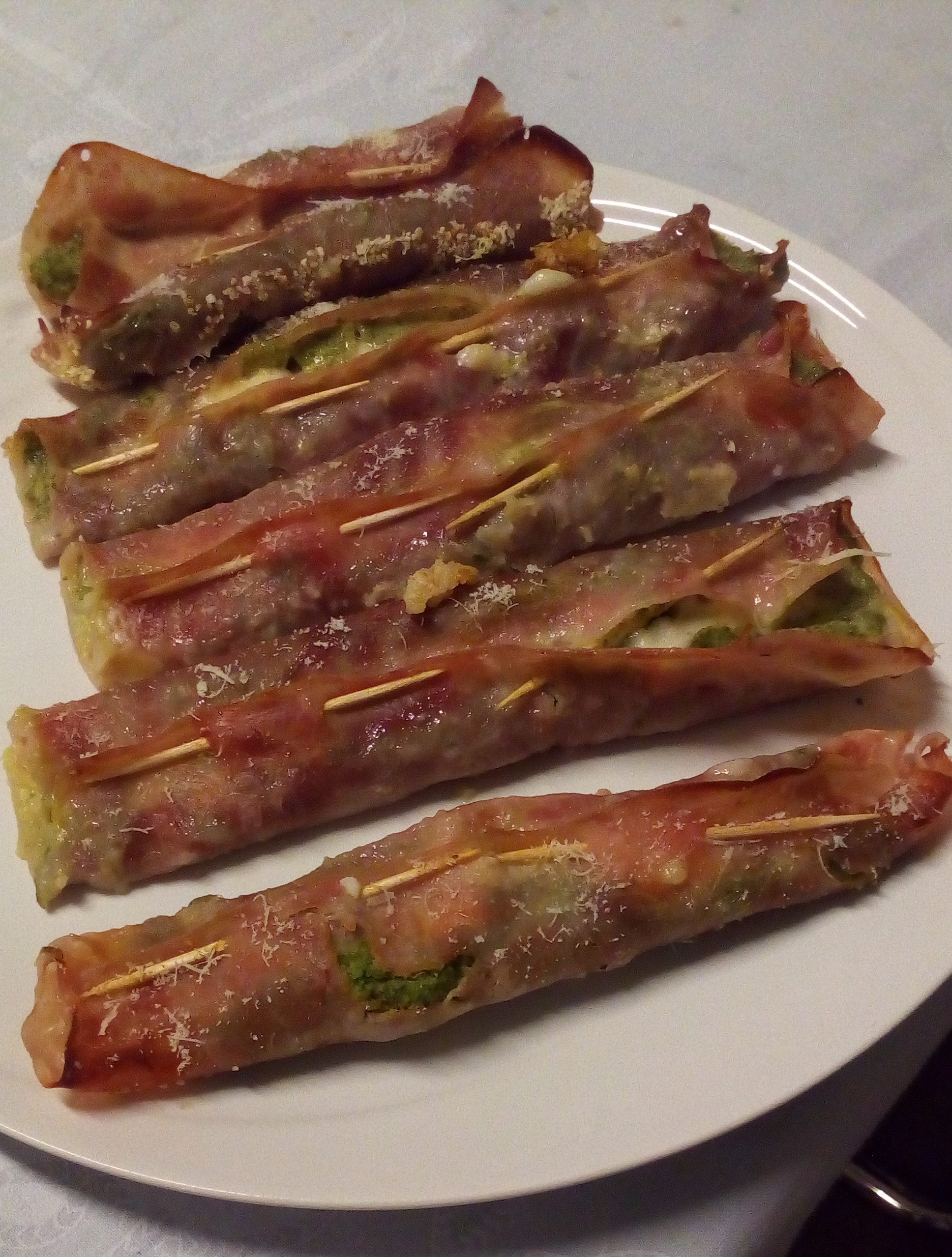 Gekookte hamrolletjes en snijbiet uit de oven