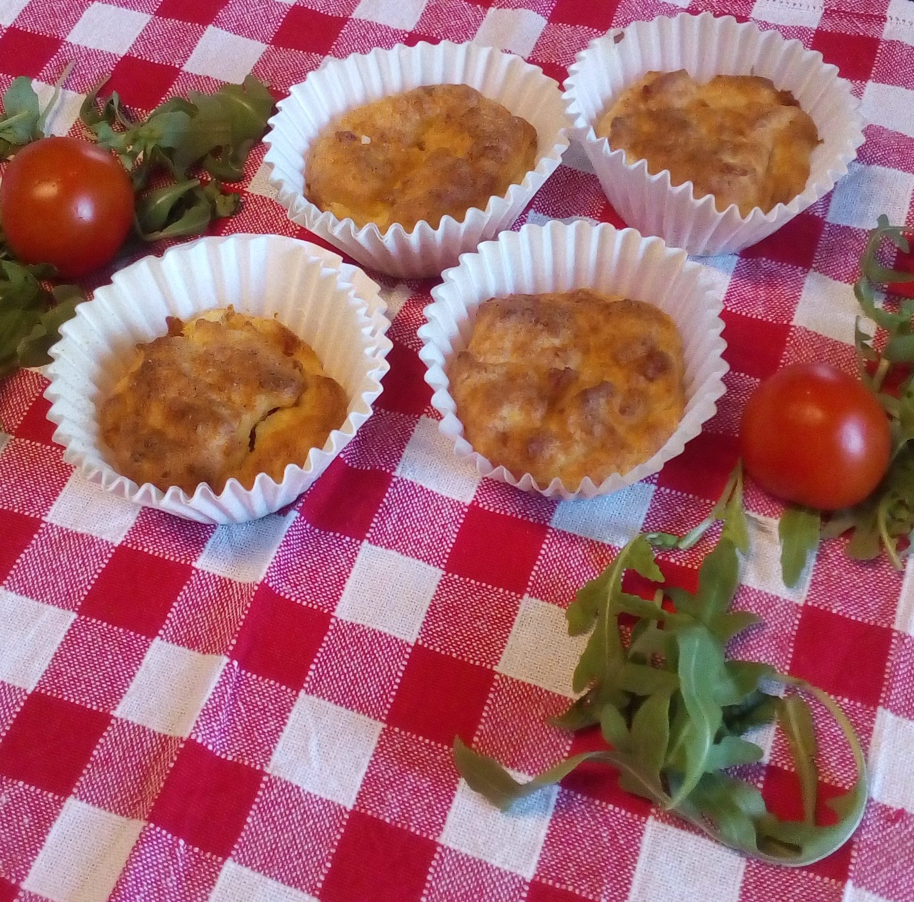 Mini aardappel- en gekookte ham soufflé