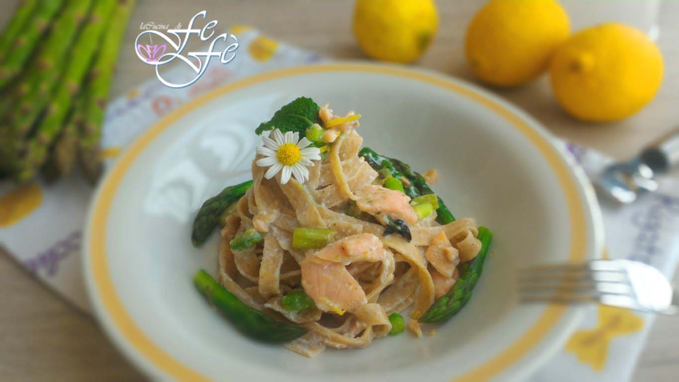 VOLKOREN TAGLIATELLE MET ASPERGES, RICOTTA EN ZALM