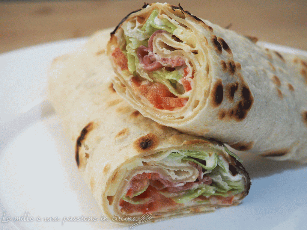 Piadina doormidden gesneden