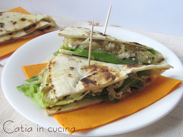 Piadina met tofu en ui