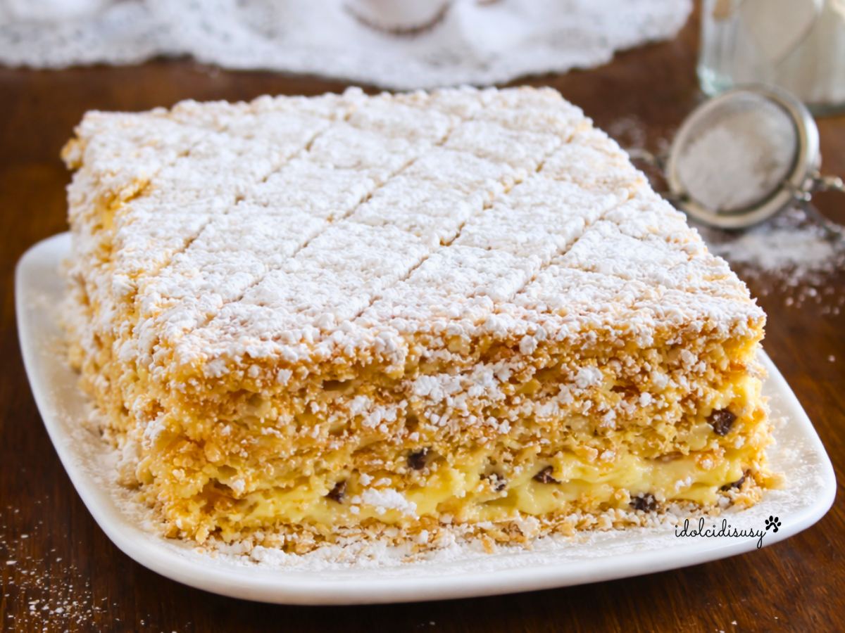 Millefeuille met banketbakkersroom en chocoladedruppels