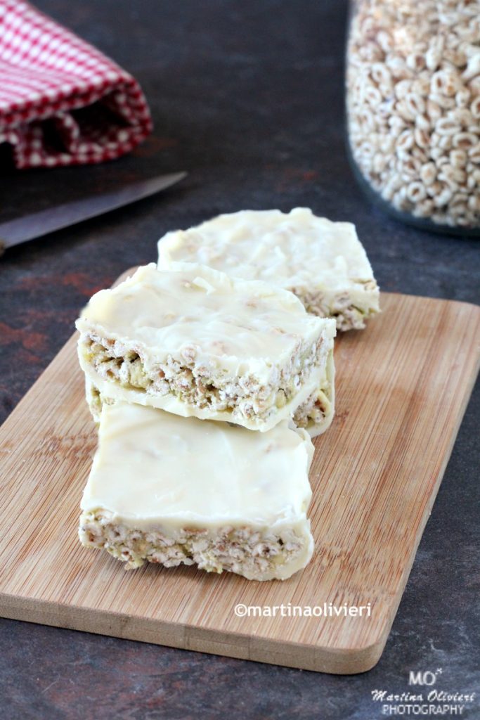 Repen met witte chocolade, granen en pistache