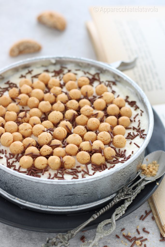 semifreddo met amaretti en slagroom