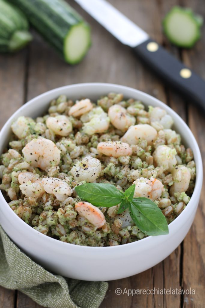 spelt met courgettepesto en garnalen