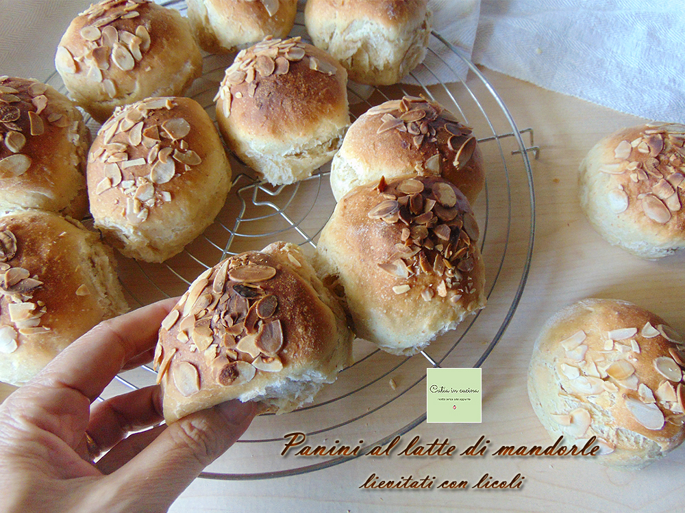 Amandelmelkbroodjes (gerezen met licoli)