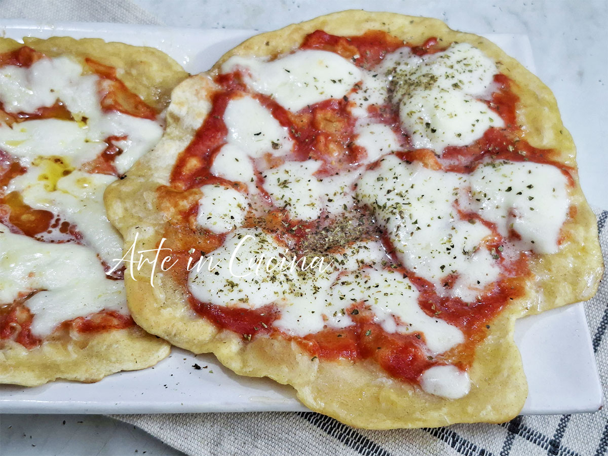BLADERDEEG van BROOD MOZZARELLA en tomaat