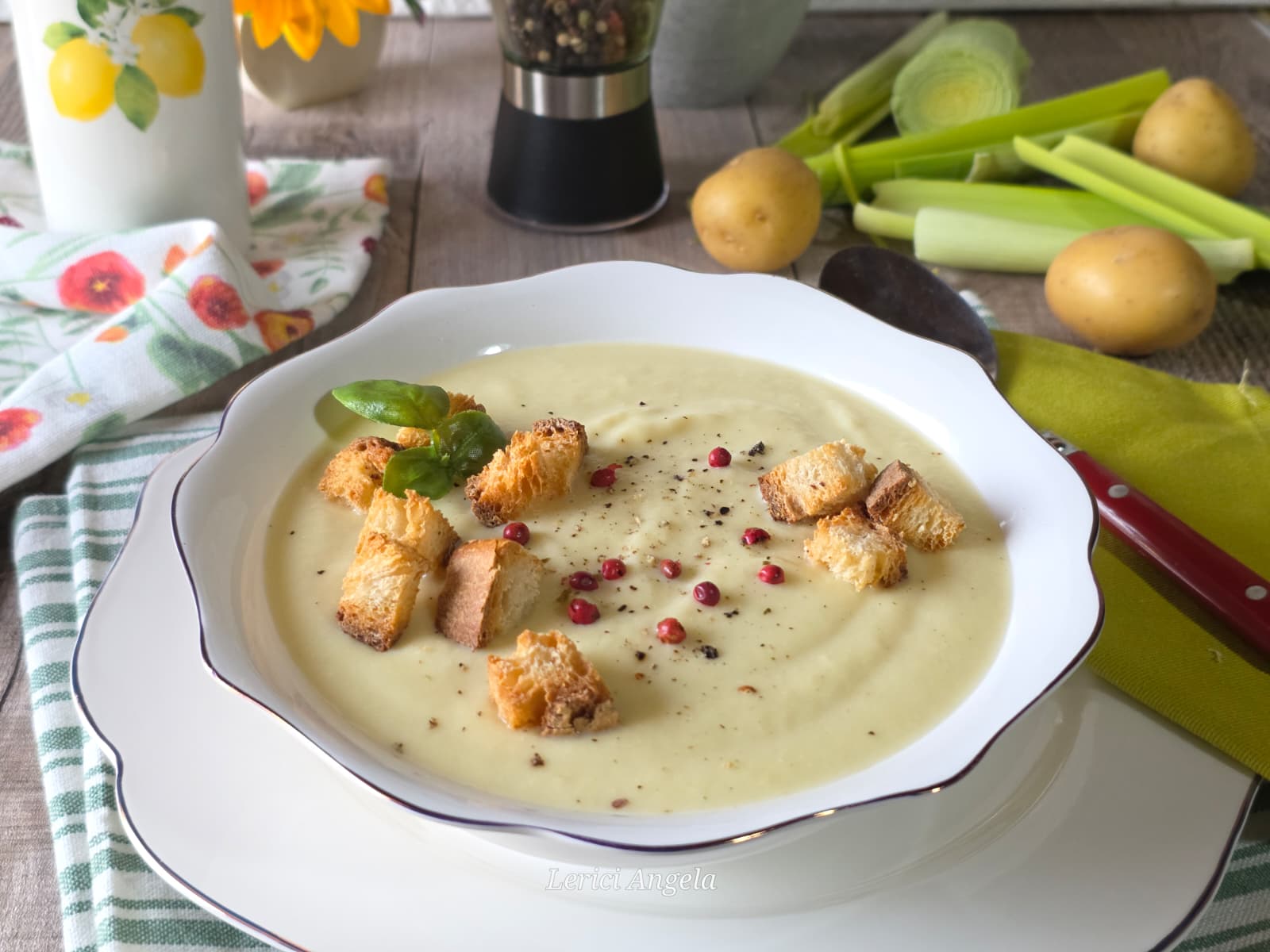 Preisoep en aardappelsoep het klassieke recept en de lichte variant