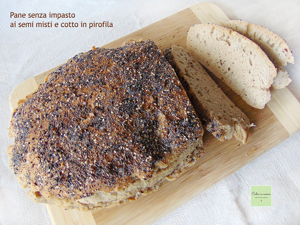 brood in ovale ovenschaal met sesam- en maanzaad