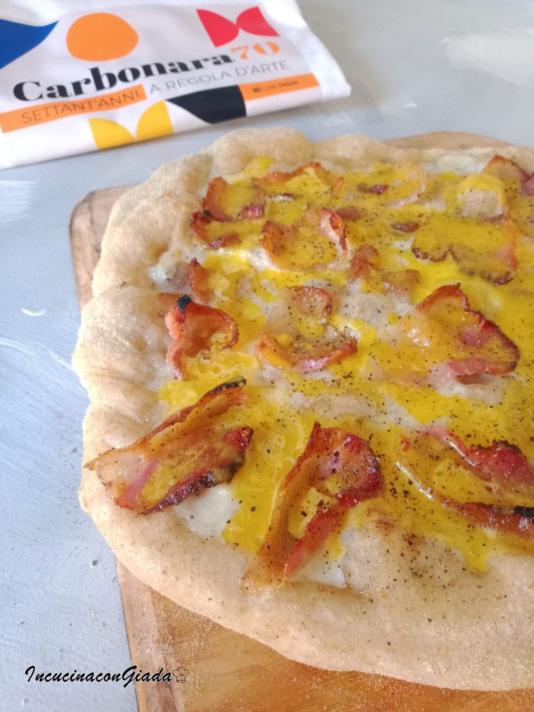 Carbonara pizza