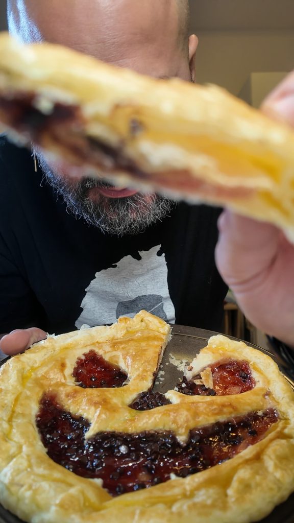 Bloederige Bladerdeeg Jack-o'-lantern Pompoen | Gemakkelijk Recept voor Halloween