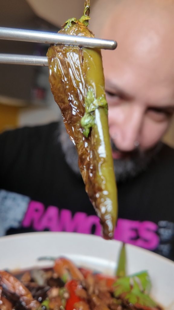 Peperoncini "Tijgerhuid": Hoe Chinese Geroerbakte Peperoncini met Knoflook en Soja te Maken (Pittig Recept)