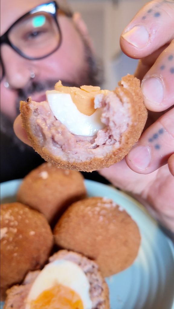 Schotse Eieren: Het Gemakkelijke Recept om ze Krokant en Smakelijk te Maken