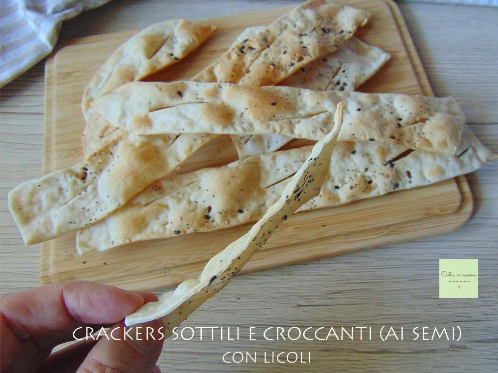 dunne en knapperige crackers (licoli) met zaden