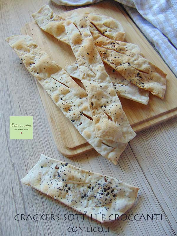 dunne en knapperige crackers met zaden