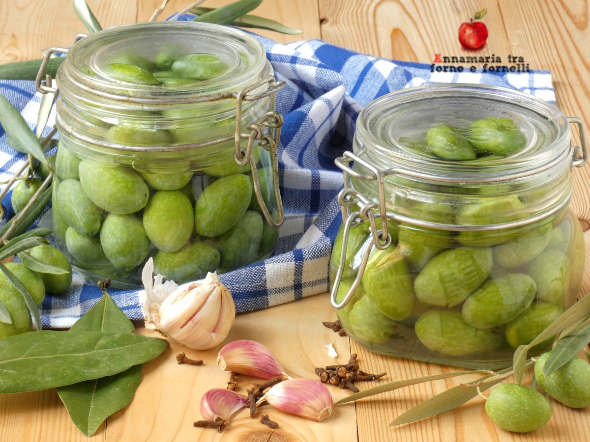 Groene olijven in pekel