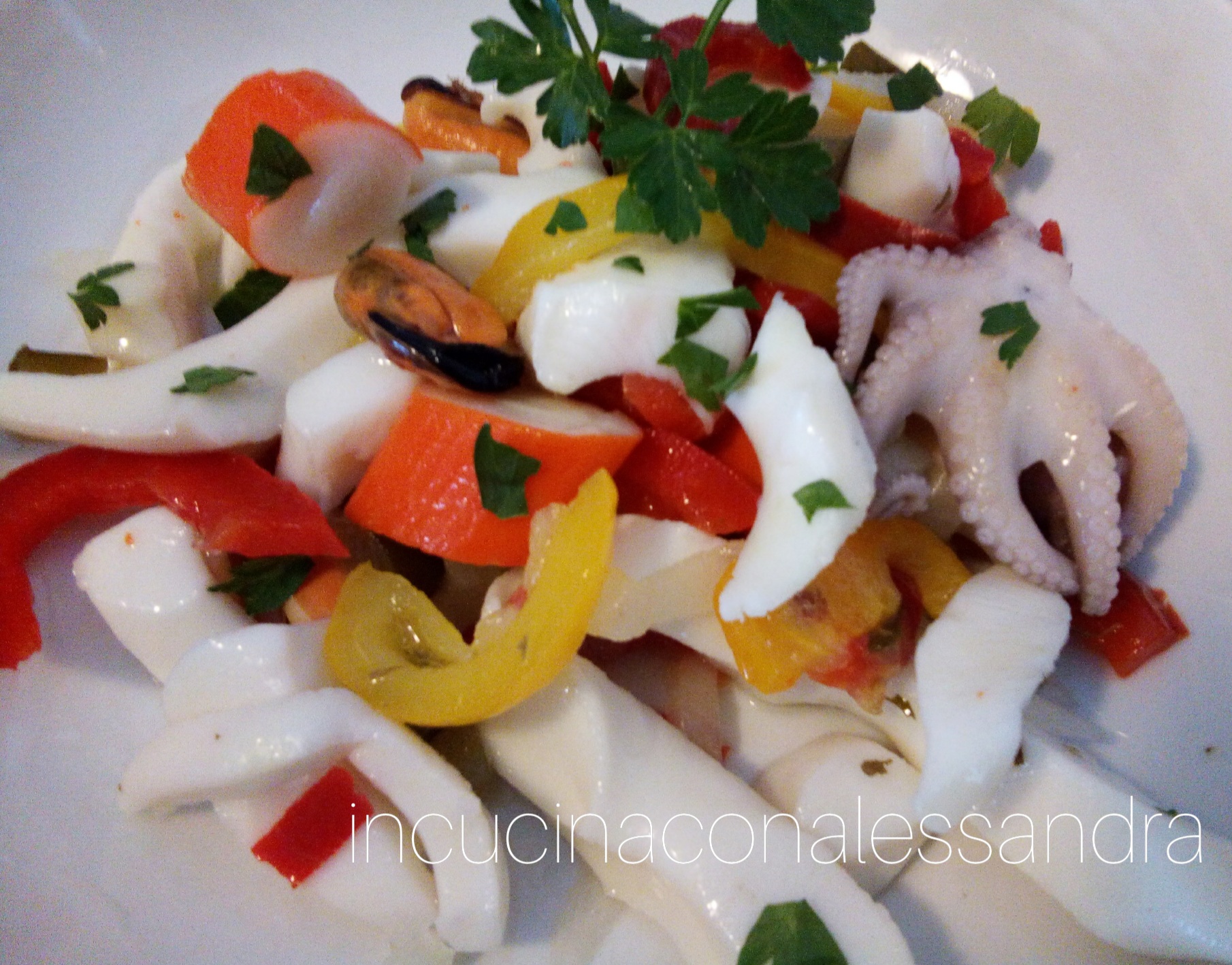 Zeesalade met paprika en uien