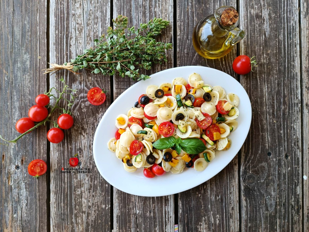 Koude pasta met lichte courgettes en paprika’s