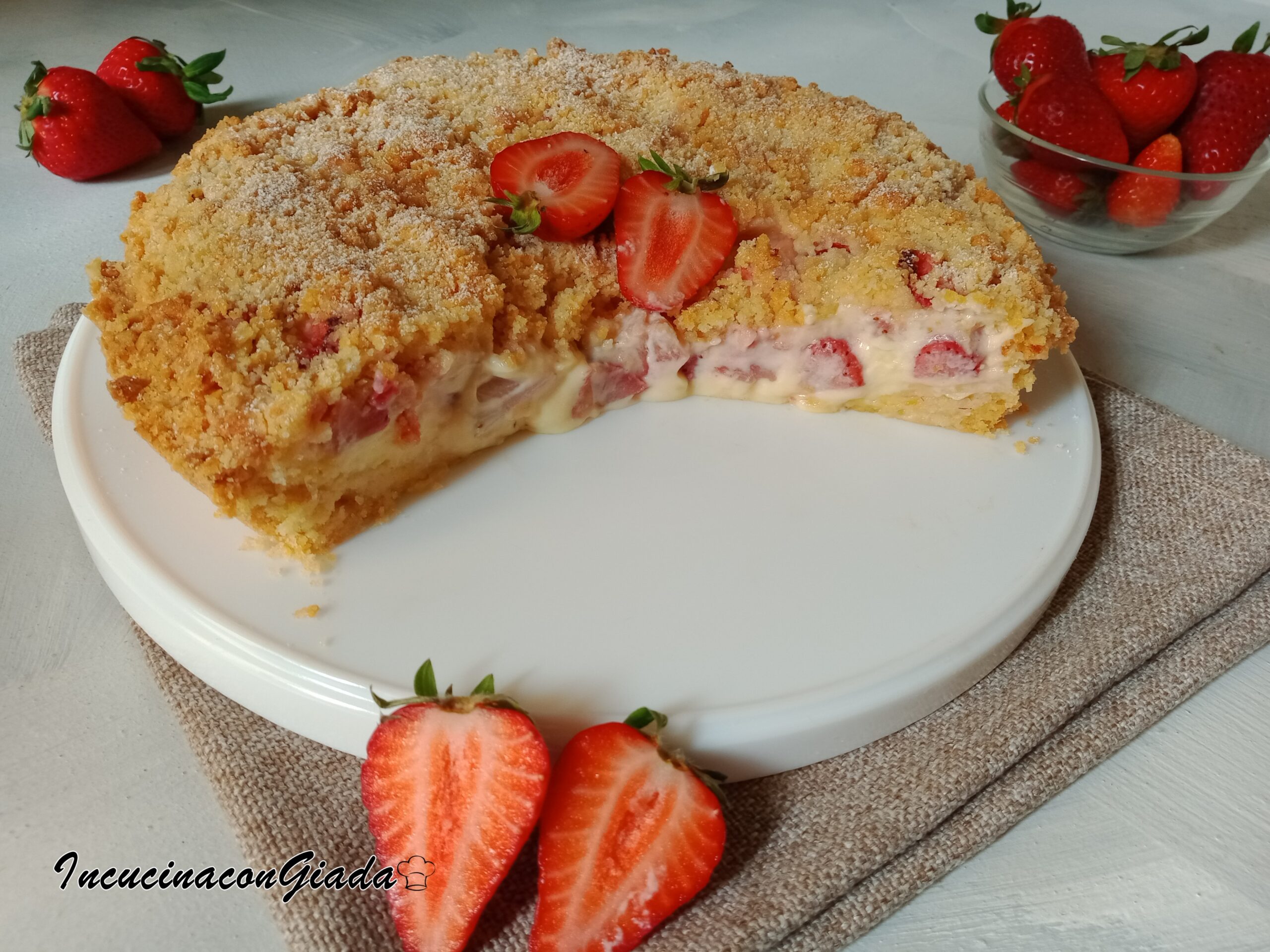 KRUIMELTAART MET AARDBEIEN EN MASCARPONE