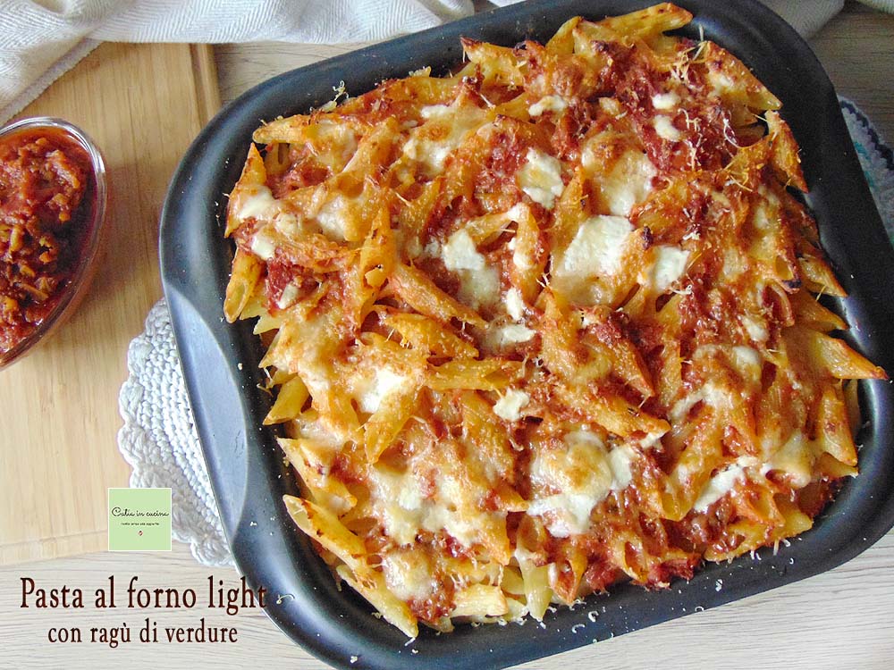 Lichte ovenschotel pasta met groentesaus