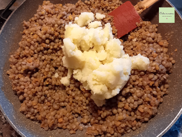 voeg de gekookte aardappelen toe