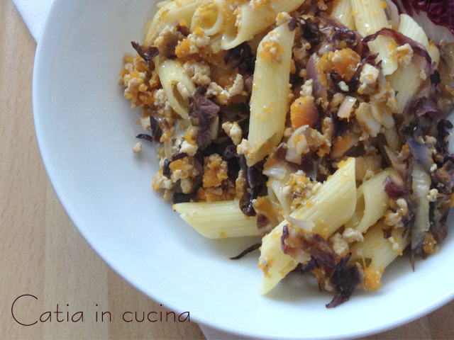 Pasta met radicchio, pompoen en tofu