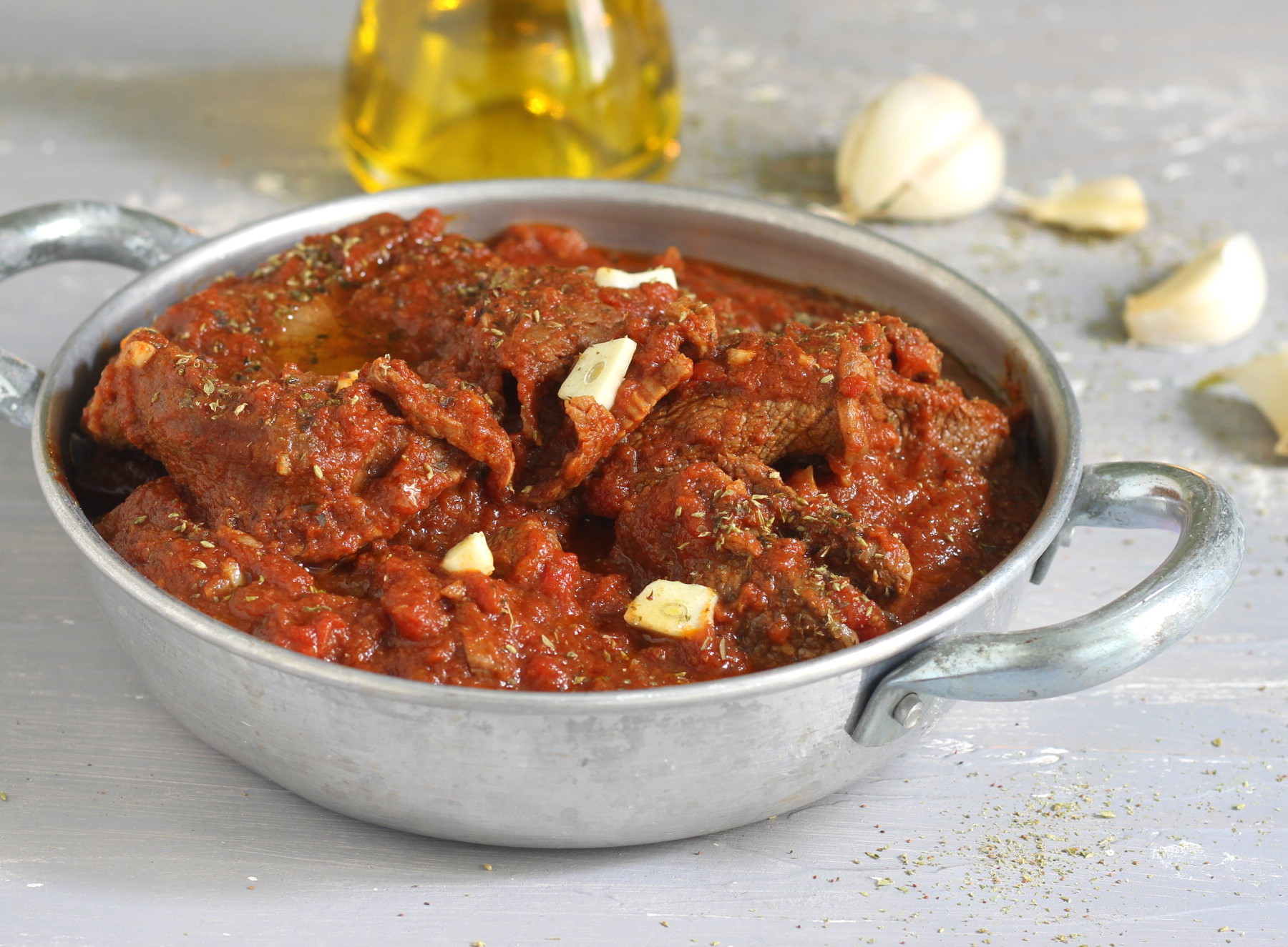 De pizzaiola: knoflook oregano en tomaten