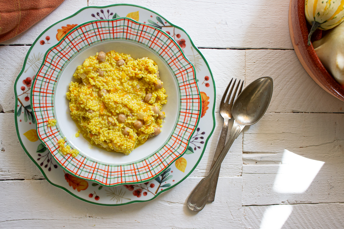 Risotto van gierst met kikkererwten en wortelen