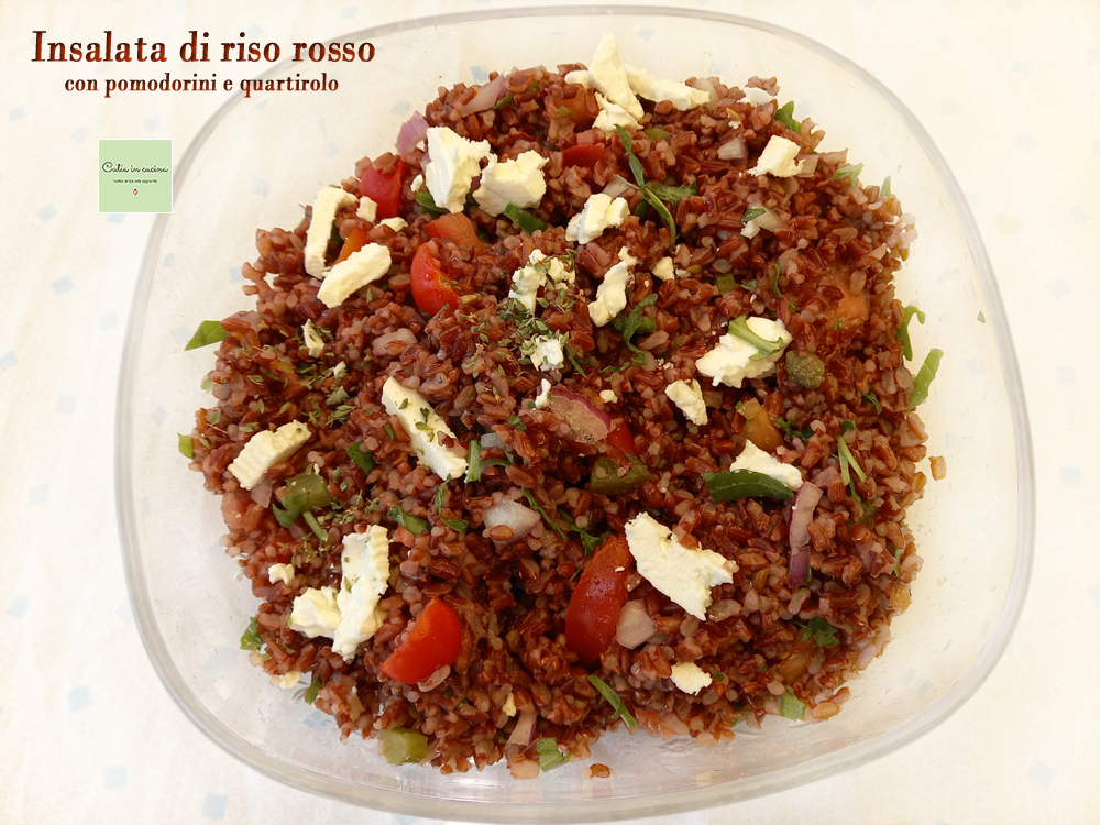 Rode rijstsalade met cherrytomaatjes en quartirolo