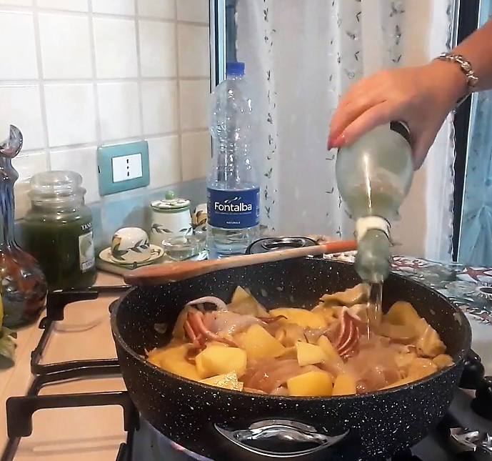 Inktvis met artisjokharten en aardappelen