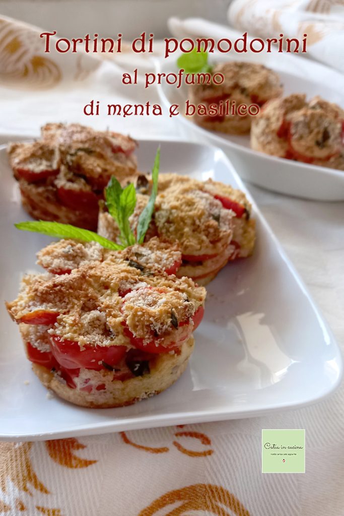 tomatentaartjes met munt en basilicum